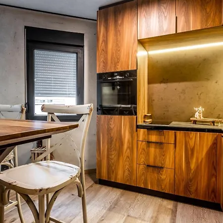 Reina Apartments Apartamento *